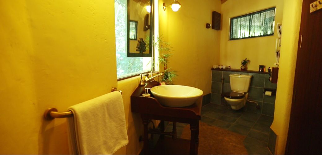 4-bathroom at Mukta Room